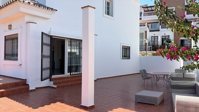 3 soverom Villa til salgs i Málaga by med svømmebasseng garasje - € 479 990 (Ref: 9964020)