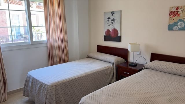 3 soverom Villa til salgs i Málaga by med svømmebasseng garasje - € 479 990 (Ref: 9964020)