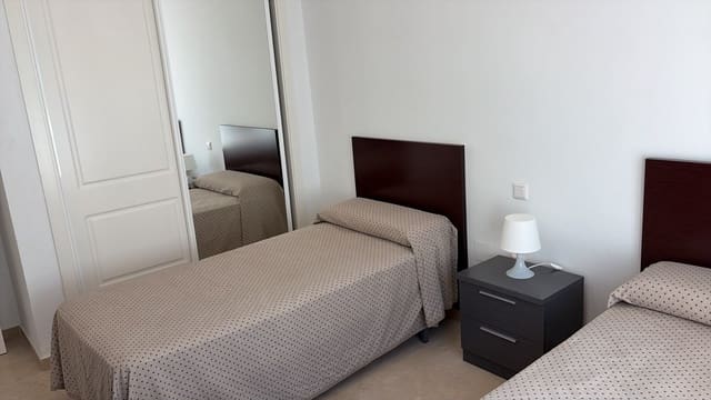 3 soverom Villa til salgs i Málaga by med svømmebasseng garasje - € 479 990 (Ref: 9964020)