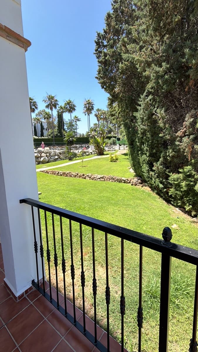3 soverom Villa til salgs i Malaga by med svømmebasseng garasje - € 479 990 (Ref: 9964020)