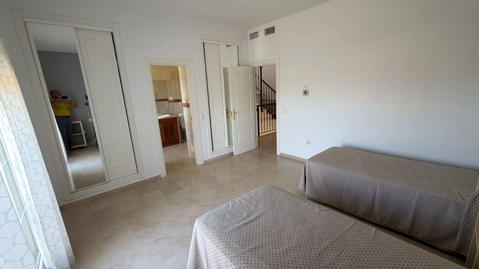 3 soverom Villa til salgs i Malaga by med svømmebasseng garasje - € 479 990 (Ref: 9964020)