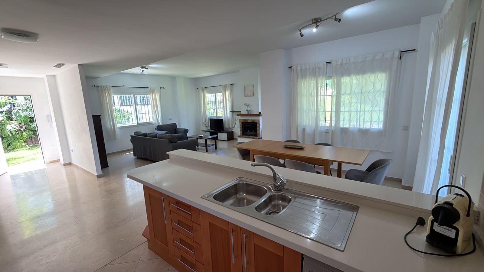 3 soverom Villa til salgs i Malaga by med svømmebasseng garasje - € 479 990 (Ref: 9964020)