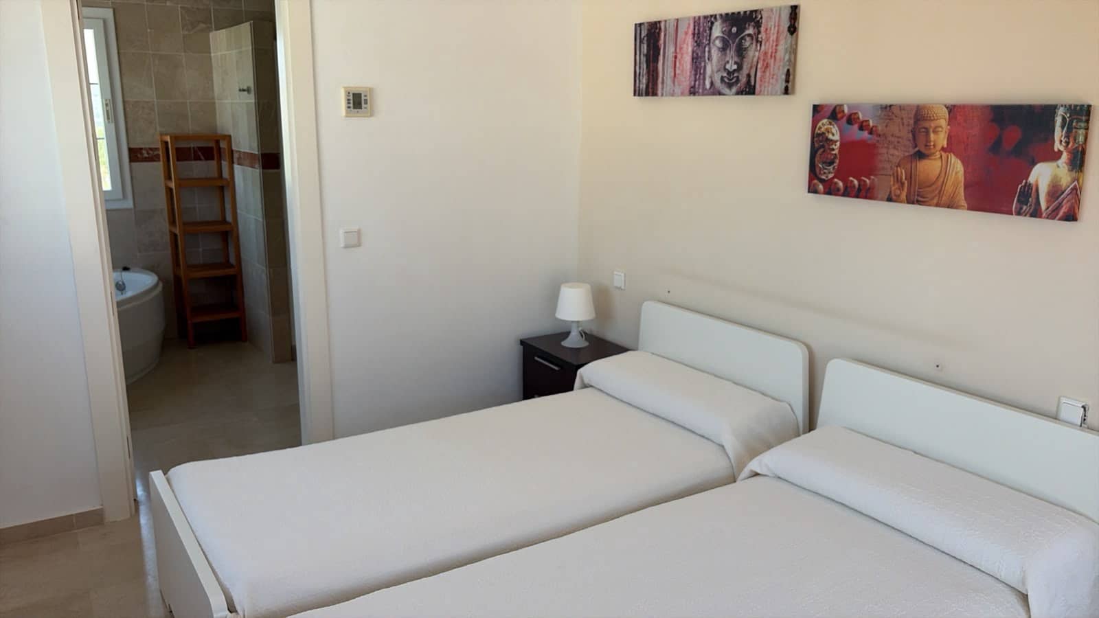 3 soverom Villa til salgs i Malaga by med svømmebasseng garasje - € 479 990 (Ref: 9964020)