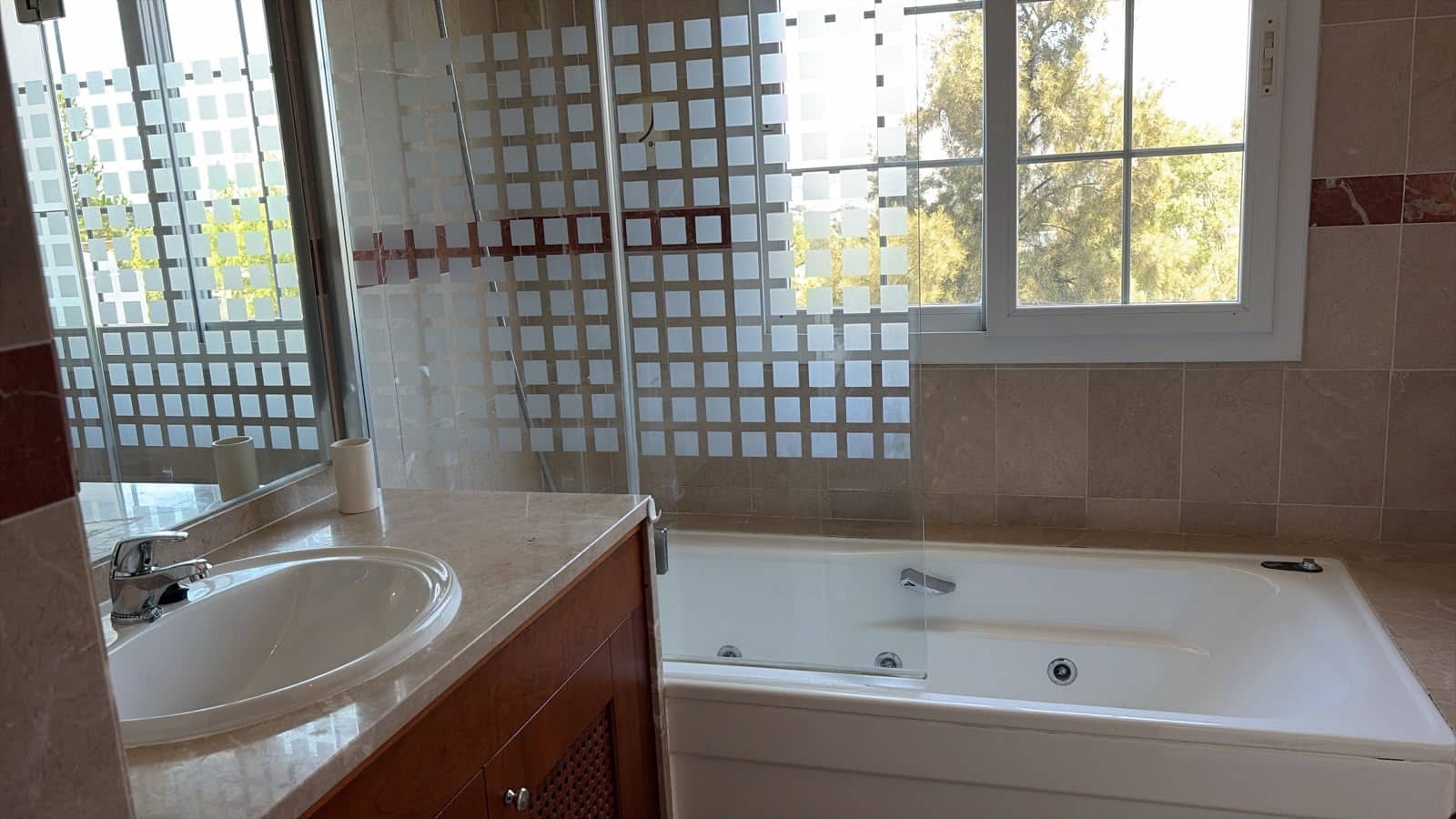 3 soverom Villa til salgs i Malaga by med svømmebasseng garasje - € 479 990 (Ref: 9964020)