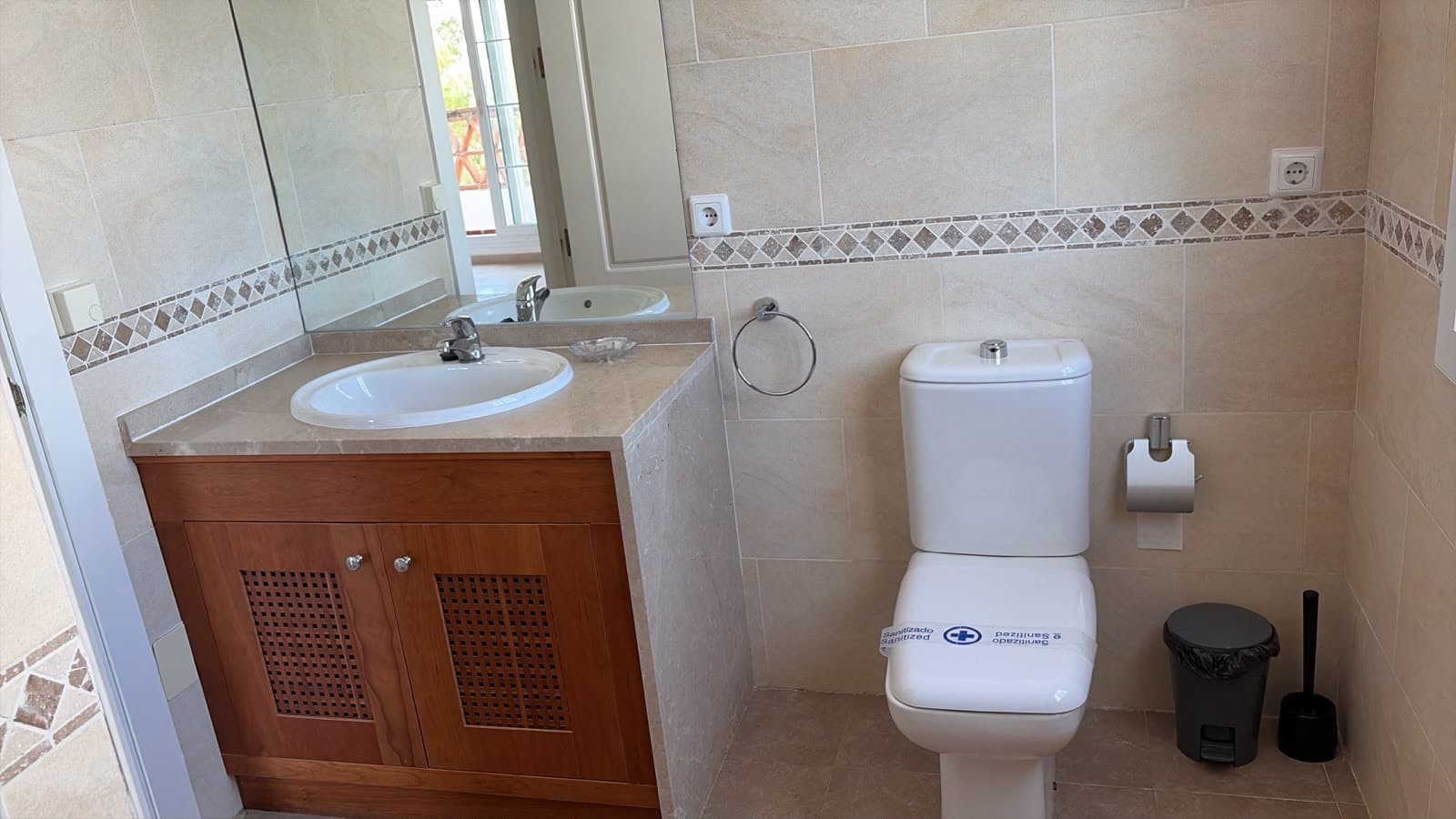 3 soverom Villa til salgs i Malaga by med svømmebasseng garasje - € 479 990 (Ref: 9964020)