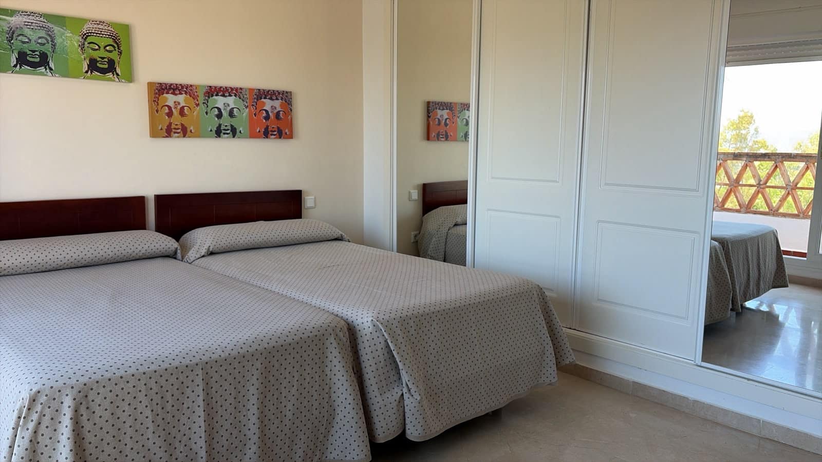 3 soverom Villa til salgs i Malaga by med svømmebasseng garasje - € 479 990 (Ref: 9964020)