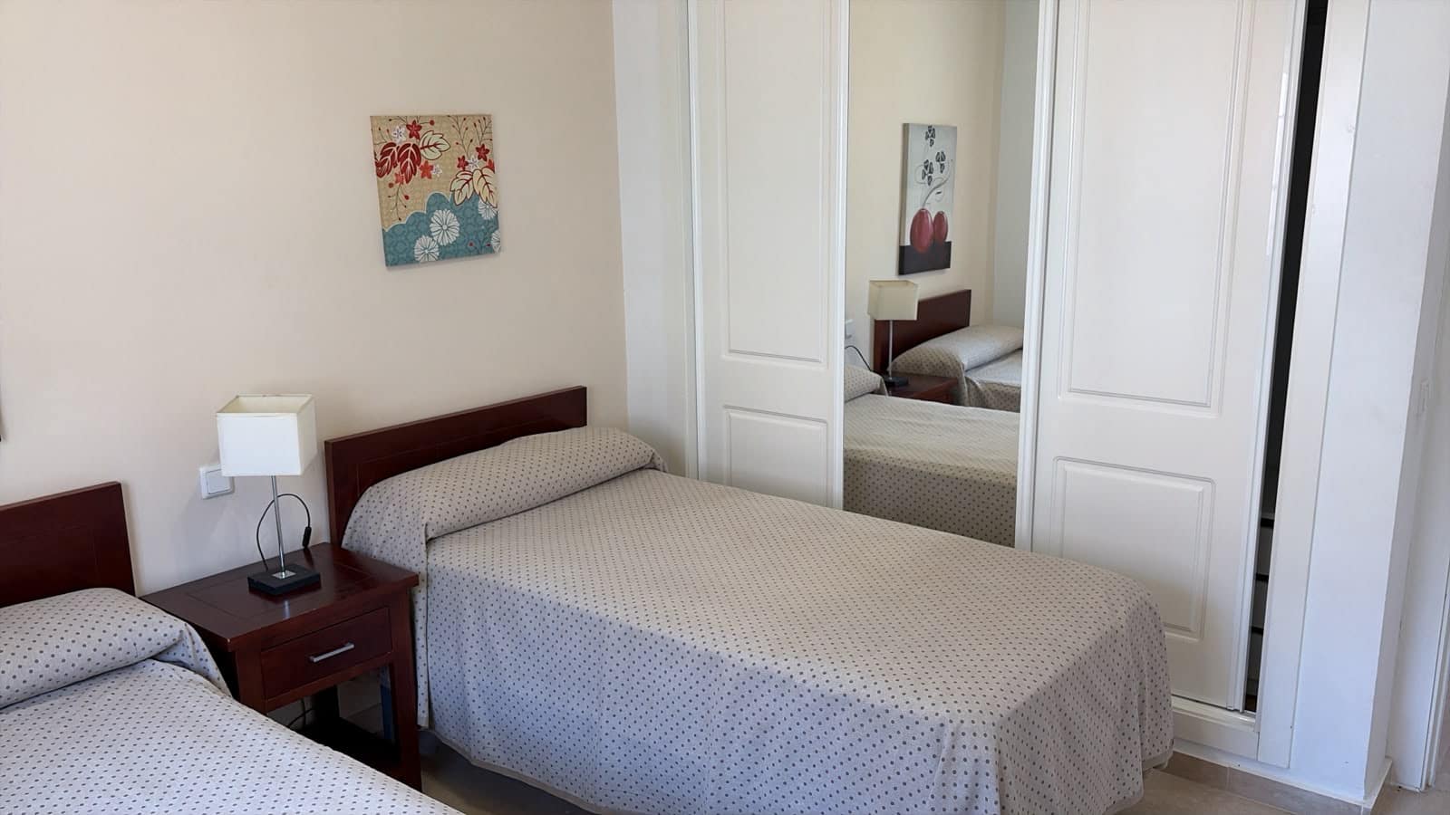 3 soverom Villa til salgs i Malaga by med svømmebasseng garasje - € 479 990 (Ref: 9964020)