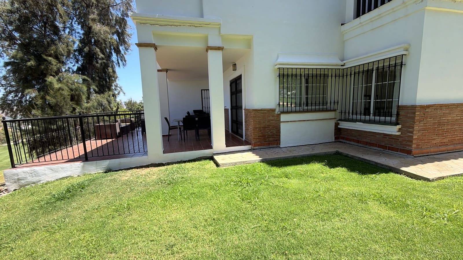 3 soverom Villa til salgs i Malaga by med svømmebasseng garasje - € 479 990 (Ref: 9964020)