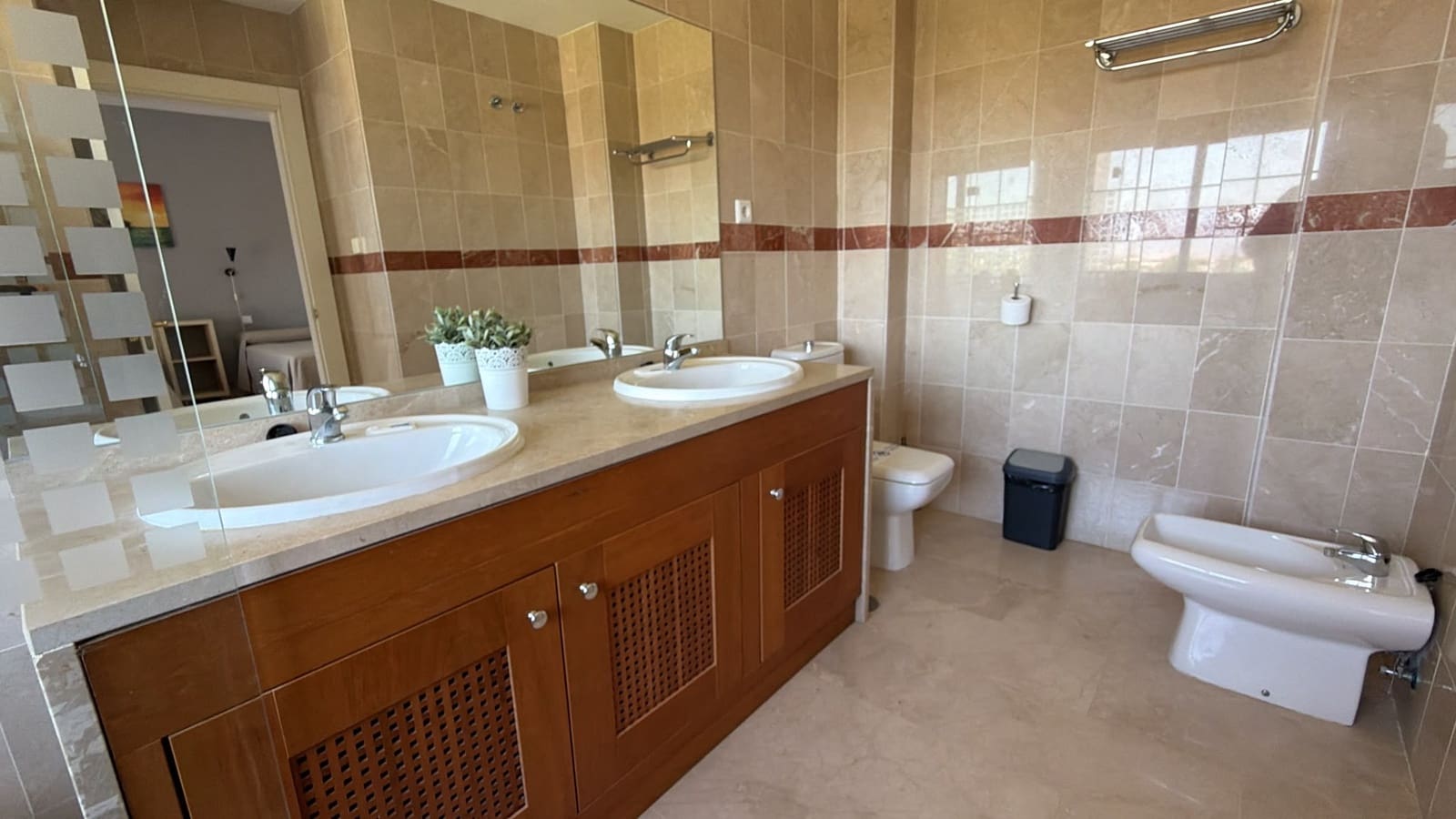 3 soverom Villa til salgs i Malaga by med svømmebasseng garasje - € 479 990 (Ref: 9964020)