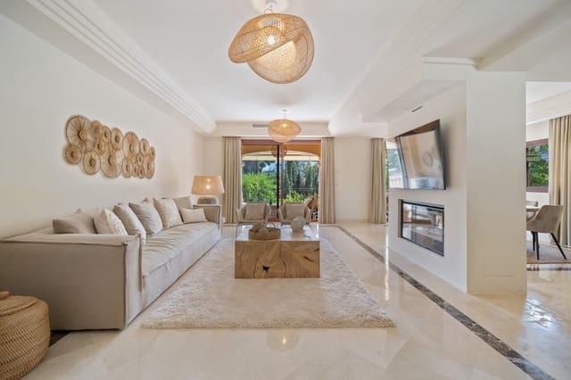 5 quarto Moradia Geminada para venda em Puerto Banus, Marbella com piscina garagem - 2 575 000 € (Ref: 9818607)