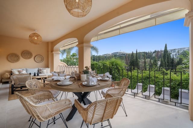 5 quarto Moradia Geminada para venda em Puerto Banus, Marbella com piscina garagem - 2 575 000 € (Ref: 9818607)