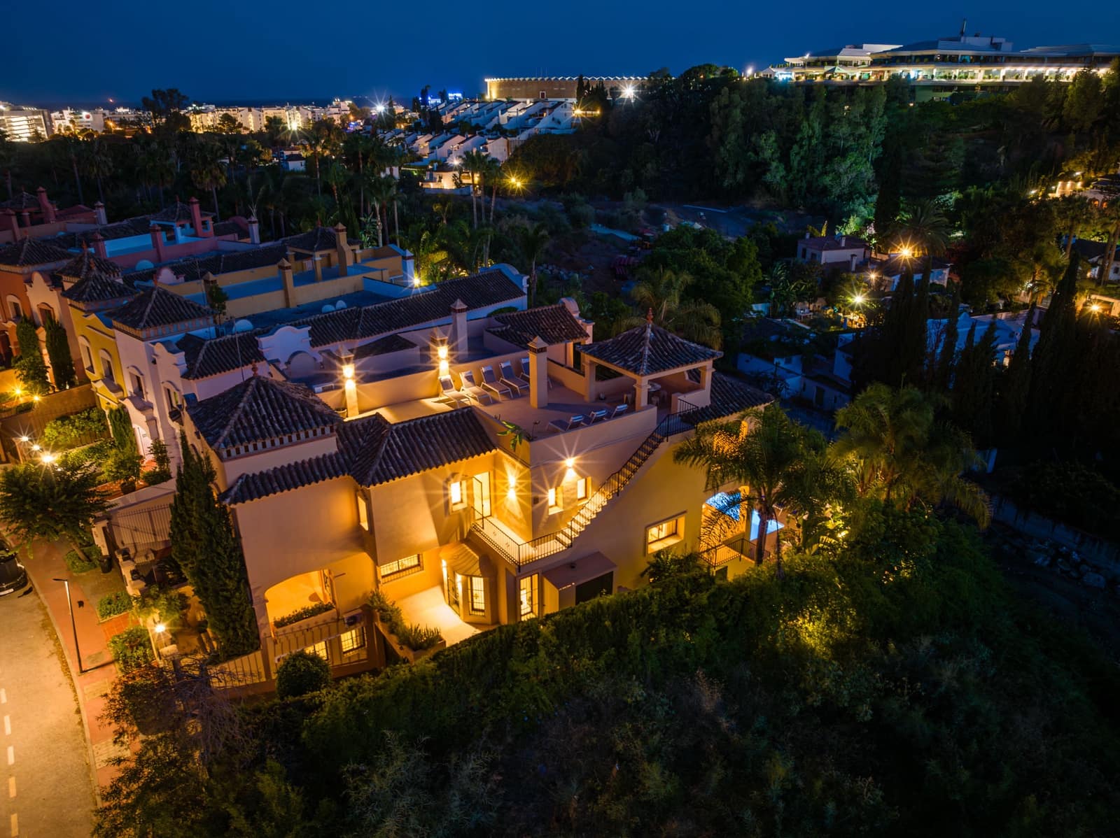 5 quarto Moradia Geminada para venda em Puerto Banus com piscina garagem - 2 575 000 € (Ref: 9818607)