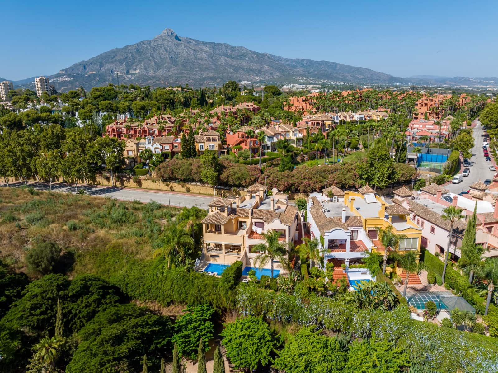 5 quarto Moradia Geminada para venda em Puerto Banus com piscina garagem - 2 575 000 € (Ref: 9818607)