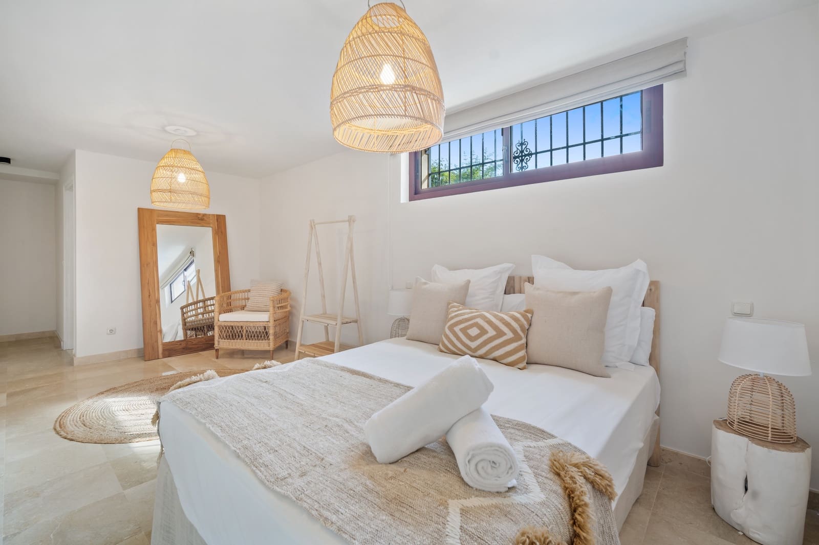 5 bedroom Semi-detached Villa for sale in Puerto Banus with pool garage - € 2,475,000 (Ref: 9818607)