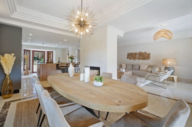 5 sovrum Semi-fristående Villa till salu i Puerto Banus, Marbella med pool garage - 2 575 000 € (Ref: 9818607)