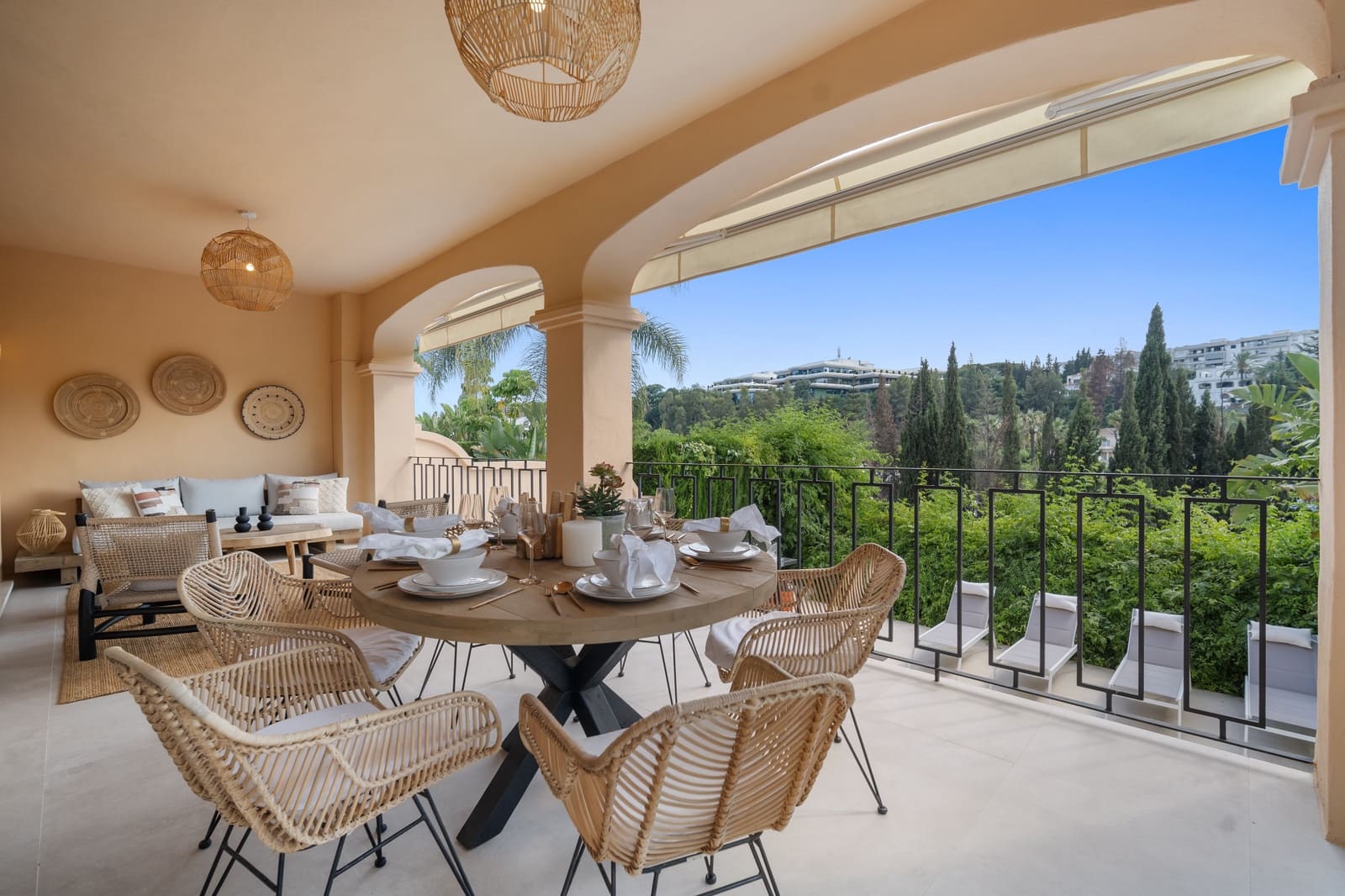 5 bedroom Semi-detached Villa for sale in Puerto Banus with pool garage - € 2,475,000 (Ref: 9818607)