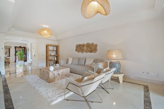 5 sovrum Semi-fristående Villa till salu i Puerto Banus, Marbella med pool garage - 2 575 000 € (Ref: 9818607)