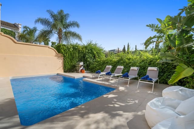 5 sovrum Semi-fristående Villa till salu i Puerto Banus, Marbella med pool garage - 2 575 000 € (Ref: 9818607)