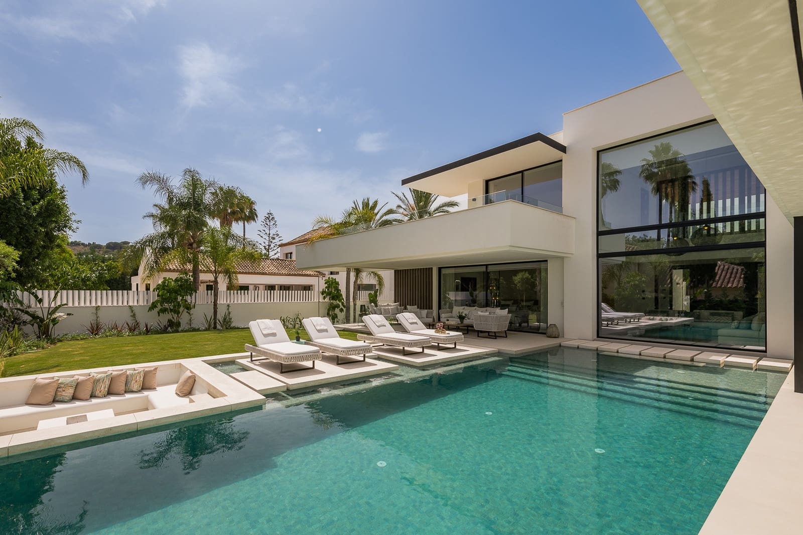 5 Zimmer Villa zu verkaufen in Nueva Andalucia mit Pool Garage - 5.995.000 € (Ref: 9818609)