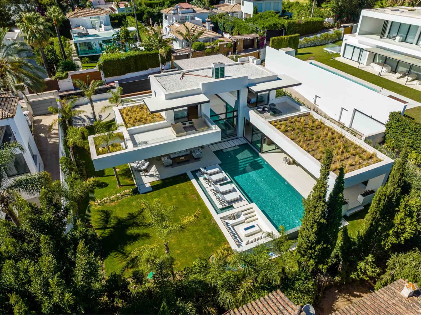 5 Zimmer Villa zu verkaufen in Nueva Andalucia mit Pool Garage - 5.995.000 € (Ref: 9818609)