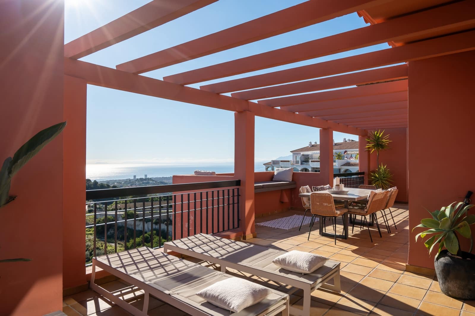 4 sovrum Takvåning till salu i Calahonda med pool garage - 1 295 000 € (Ref: 9818612)
