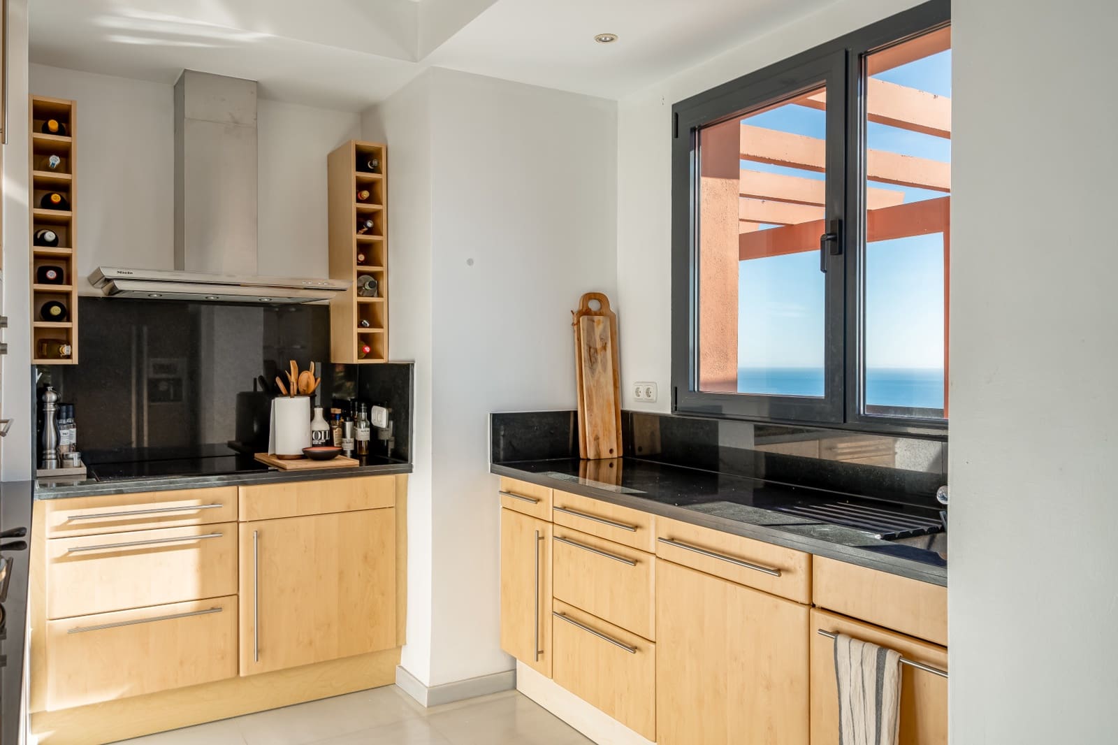 4 sovrum Takvåning till salu i Calahonda med pool garage - 1 295 000 € (Ref: 9818612)