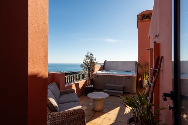 4 sovrum Takvåning till salu i Calahonda, Mijas med pool garage - 1 295 000 € (Ref: 9818612)