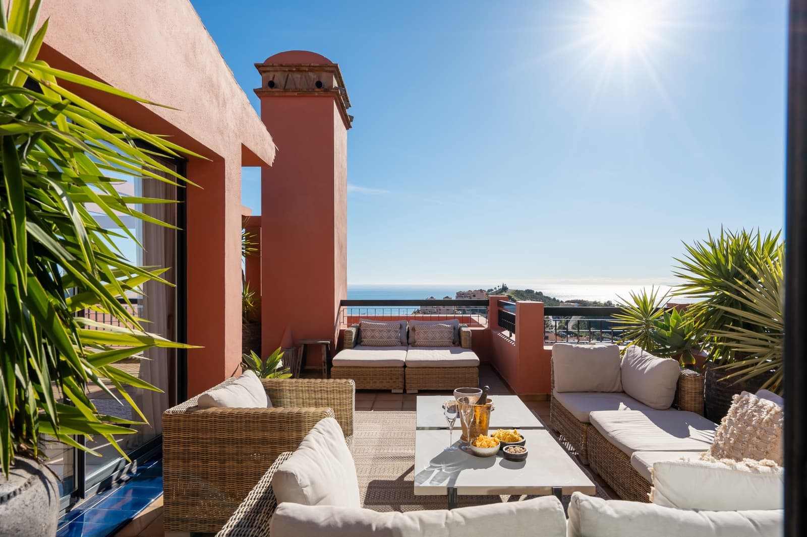4 sovrum Takvåning till salu i Calahonda med pool garage - 1 295 000 € (Ref: 9818612)