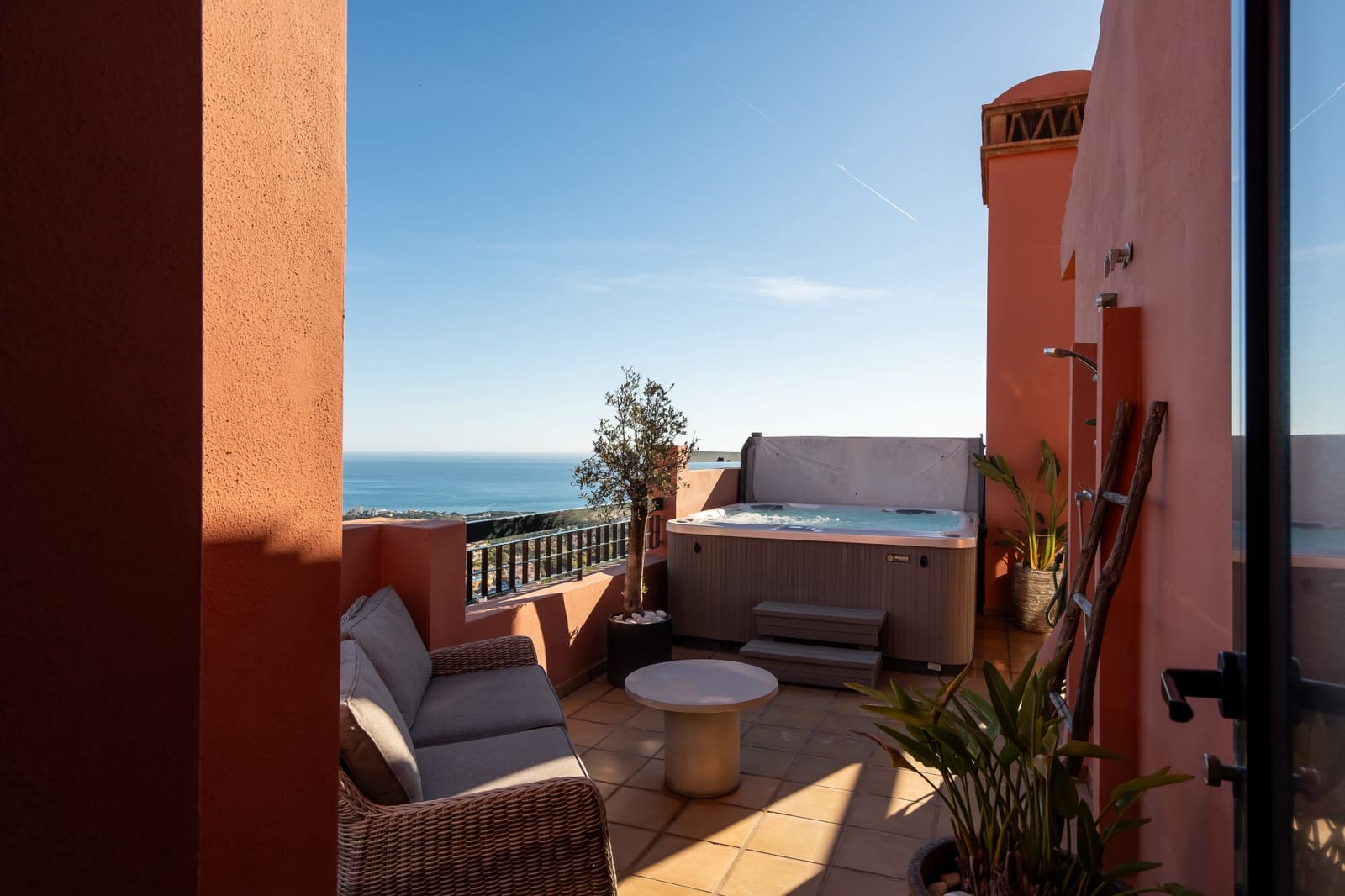 4 bedroom Penthouse for sale in Calahonda with pool garage - € 1,295,000 (Ref: 9818612)