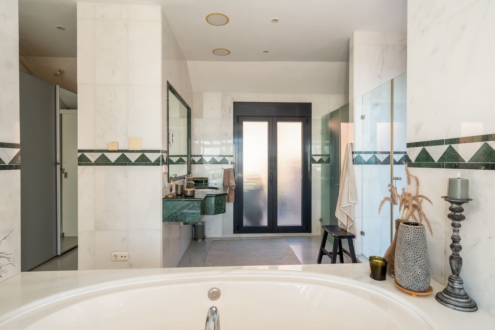 4 bedroom Penthouse for sale in Calahonda with pool garage - € 1,295,000 (Ref: 9818612)