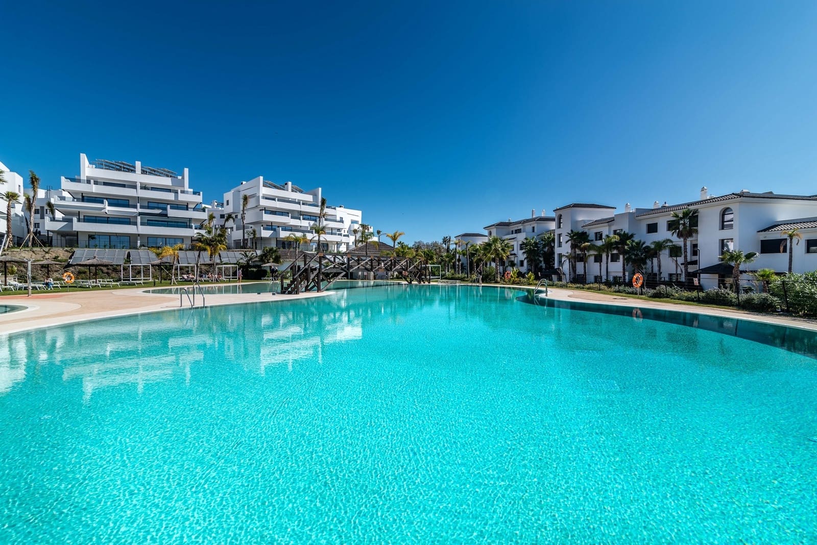 3 chambre Appartement à vendre à Estepona avec piscine garage - 875 000 € (Ref: 9828756)