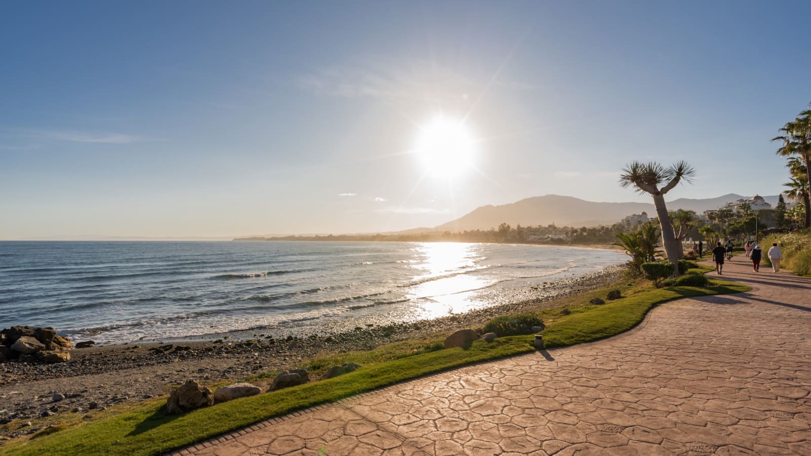 3 bedroom Penthouse for sale in Estepona with pool garage - € 4,995,000 (Ref: 9828757)