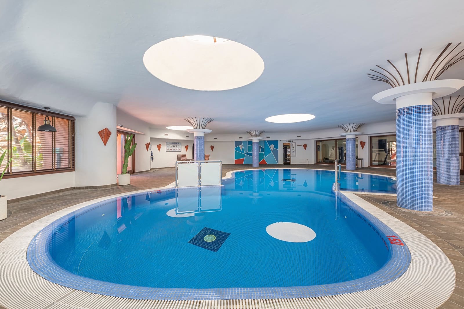 3 bedroom Penthouse for sale in Estepona with pool garage - € 4,995,000 (Ref: 9828757)