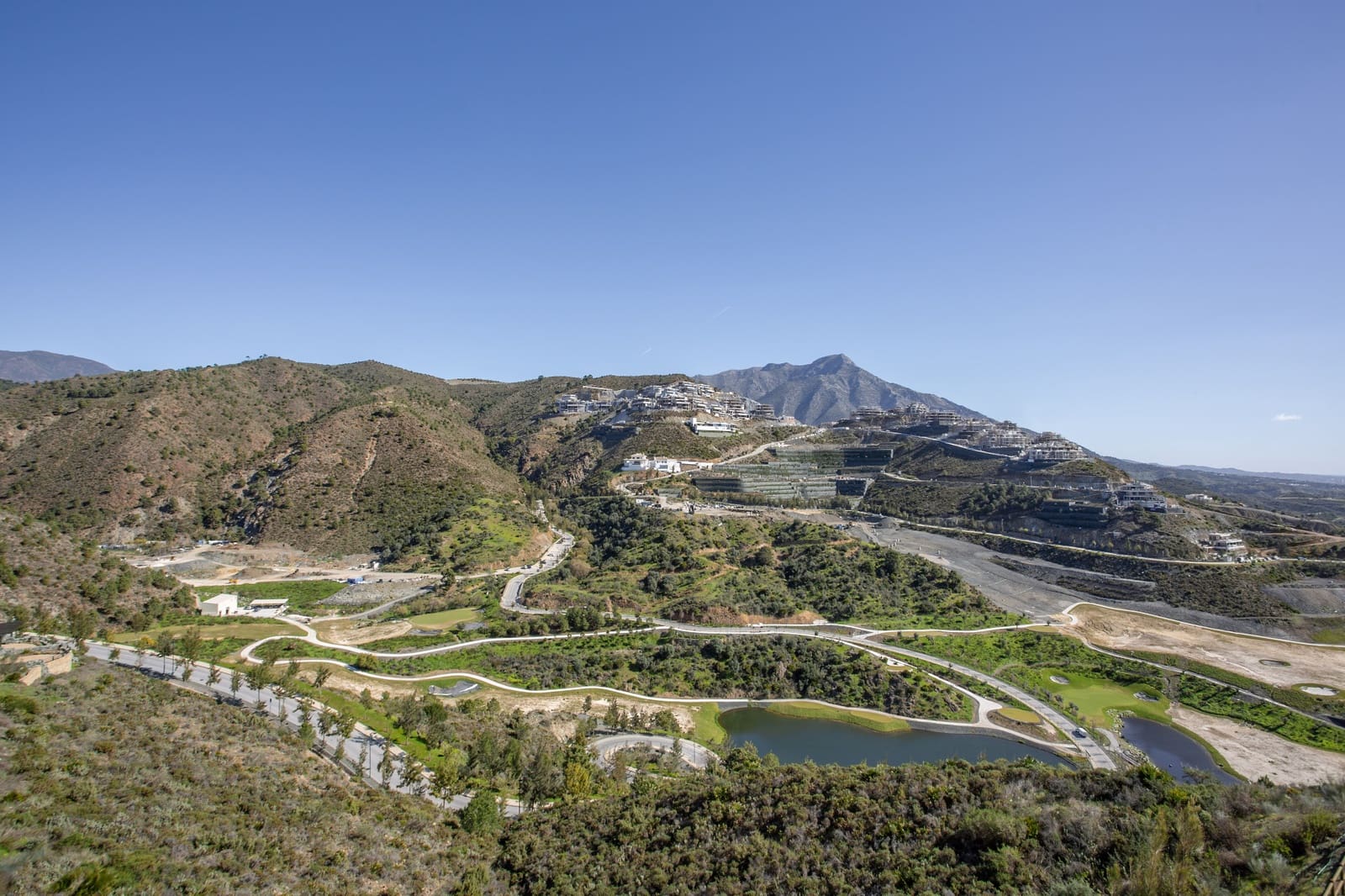 Ático de 3 habitaciones en La Quinta en venta con piscina garaje - 1.395.000 € (Ref: 9924206)