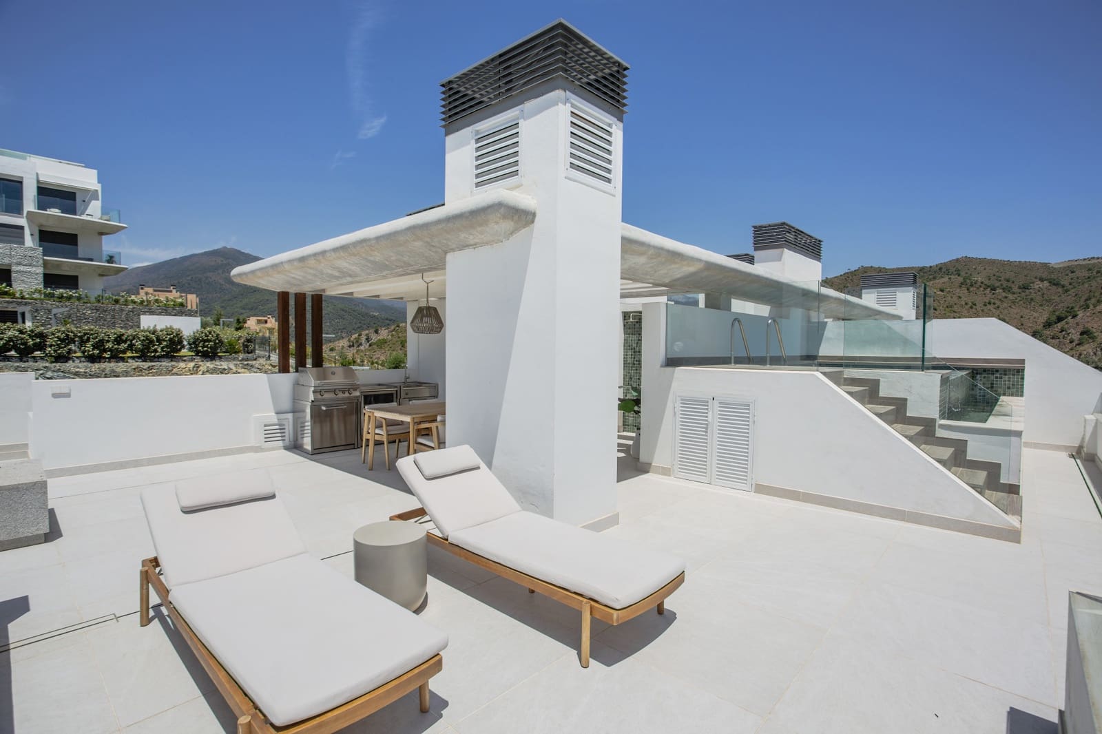 2 soveværelse Penthouse til salg i Benahavis med swimmingpool - € 1.950.000 (Ref: 9924207)