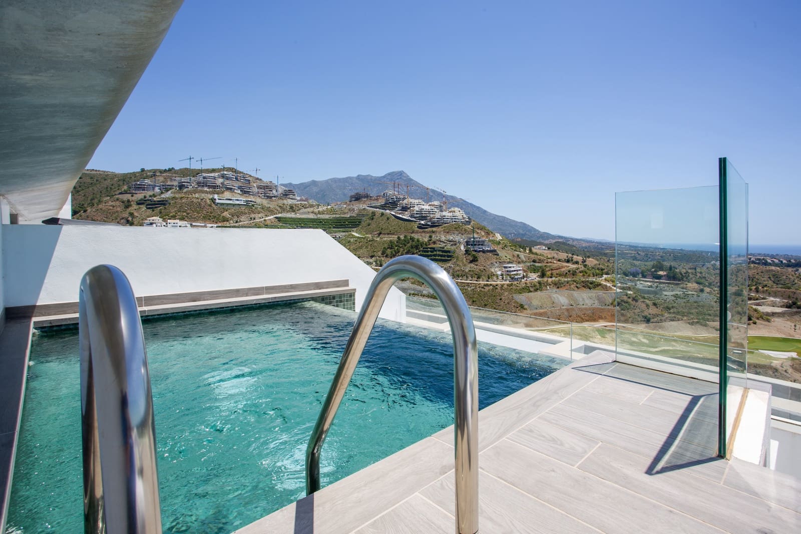 2 soveværelse Penthouse til salg i Benahavis med swimmingpool - € 1.950.000 (Ref: 9924207)