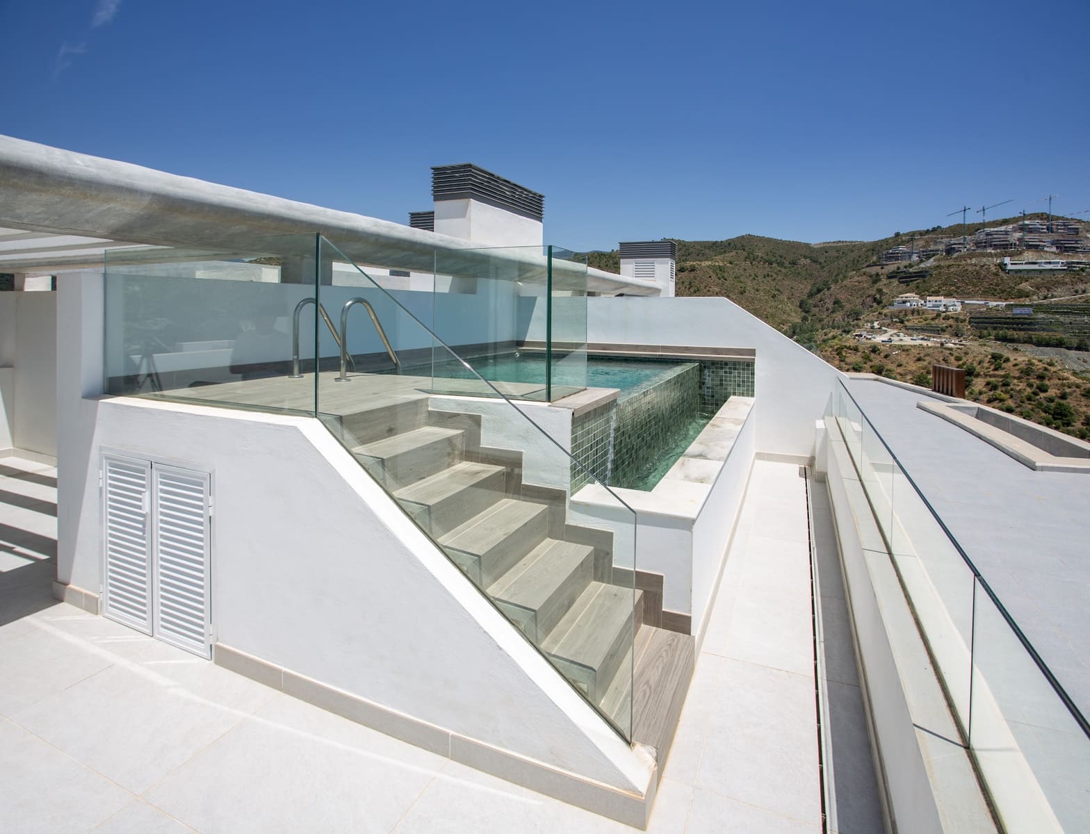 2 soveværelse Penthouse til salg i Benahavis med swimmingpool - € 1.950.000 (Ref: 9924207)