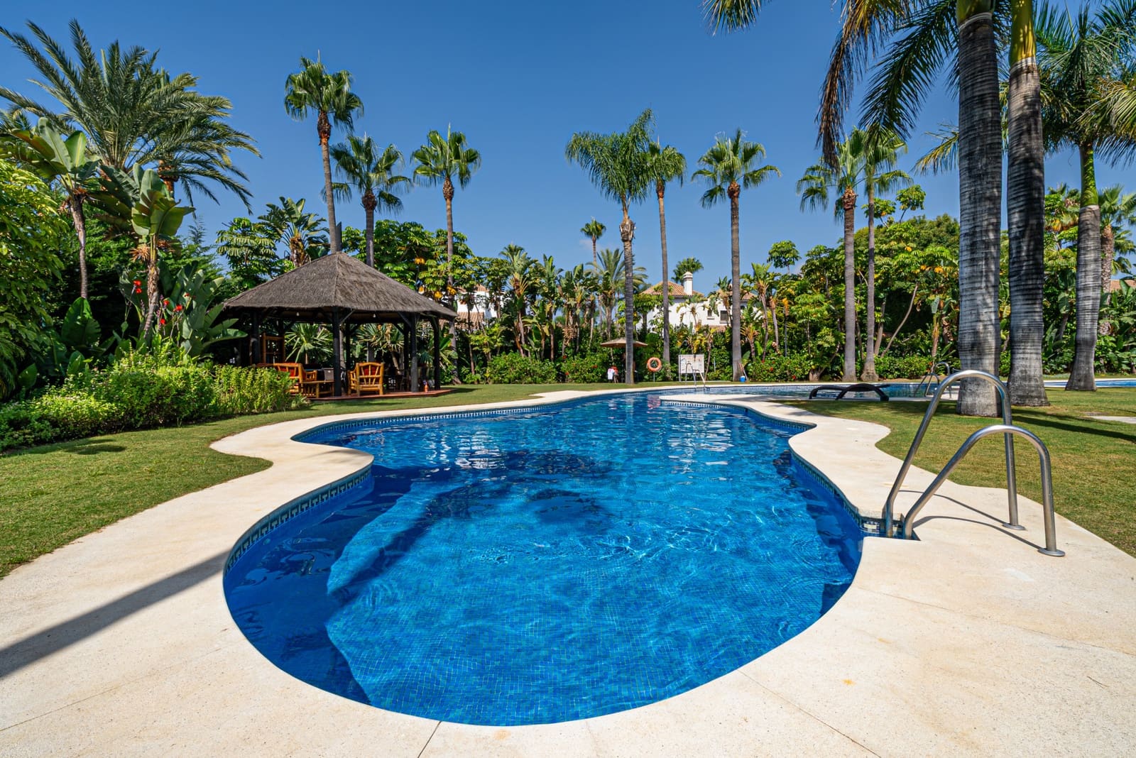 3 slaapkamer Appartement te koop in Puerto Banus met zwembad garage - € 799.000 (Ref: 9998133)