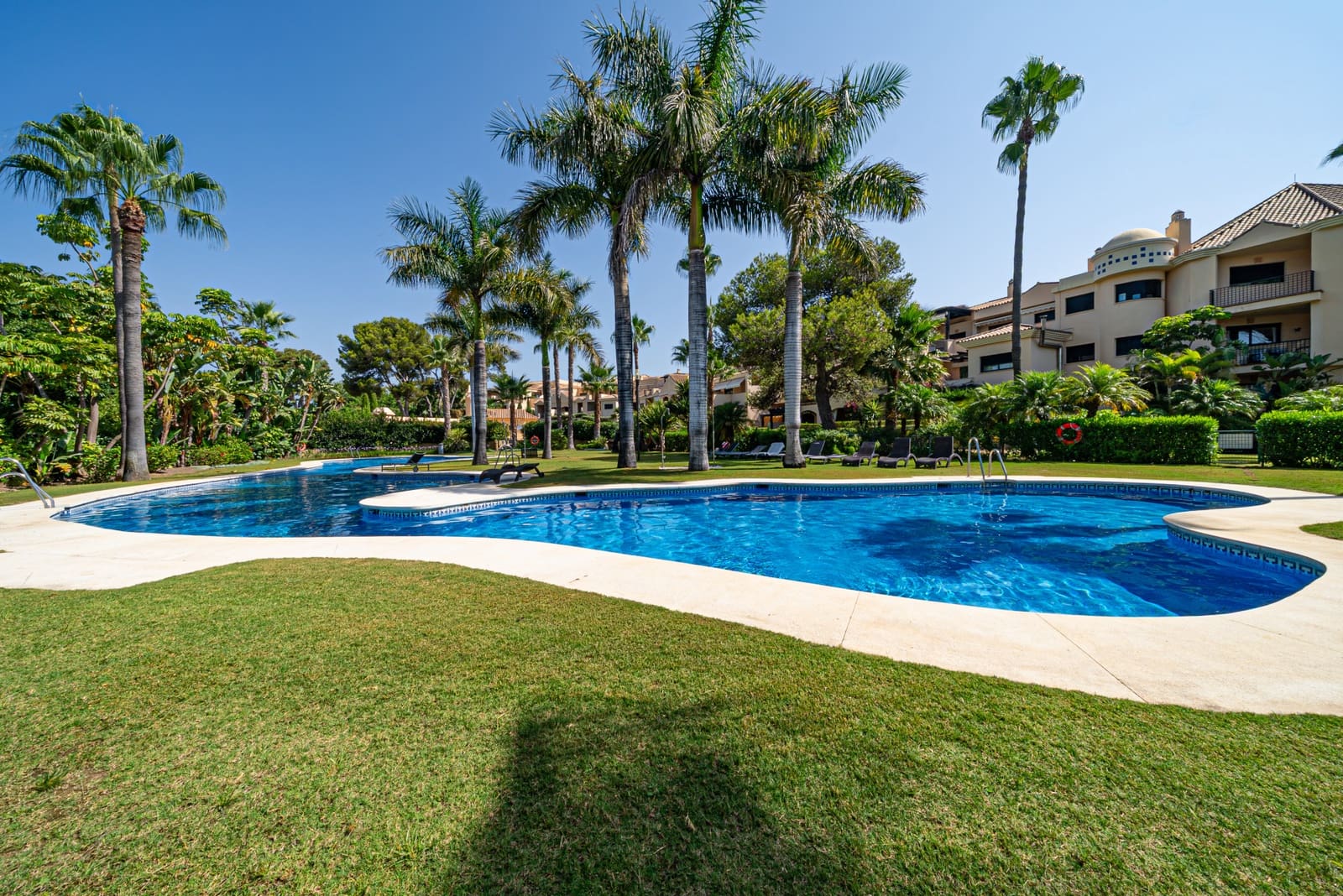 3 slaapkamer Appartement te koop in Puerto Banus met zwembad garage - € 799.000 (Ref: 9998133)
