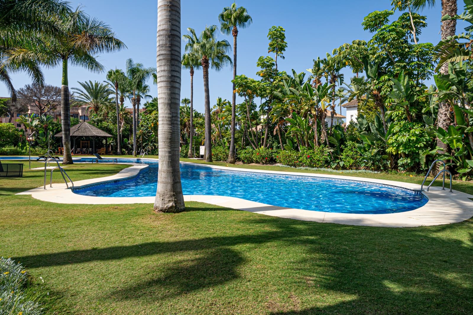 3 slaapkamer Appartement te koop in Puerto Banus met zwembad garage - € 799.000 (Ref: 9998133)