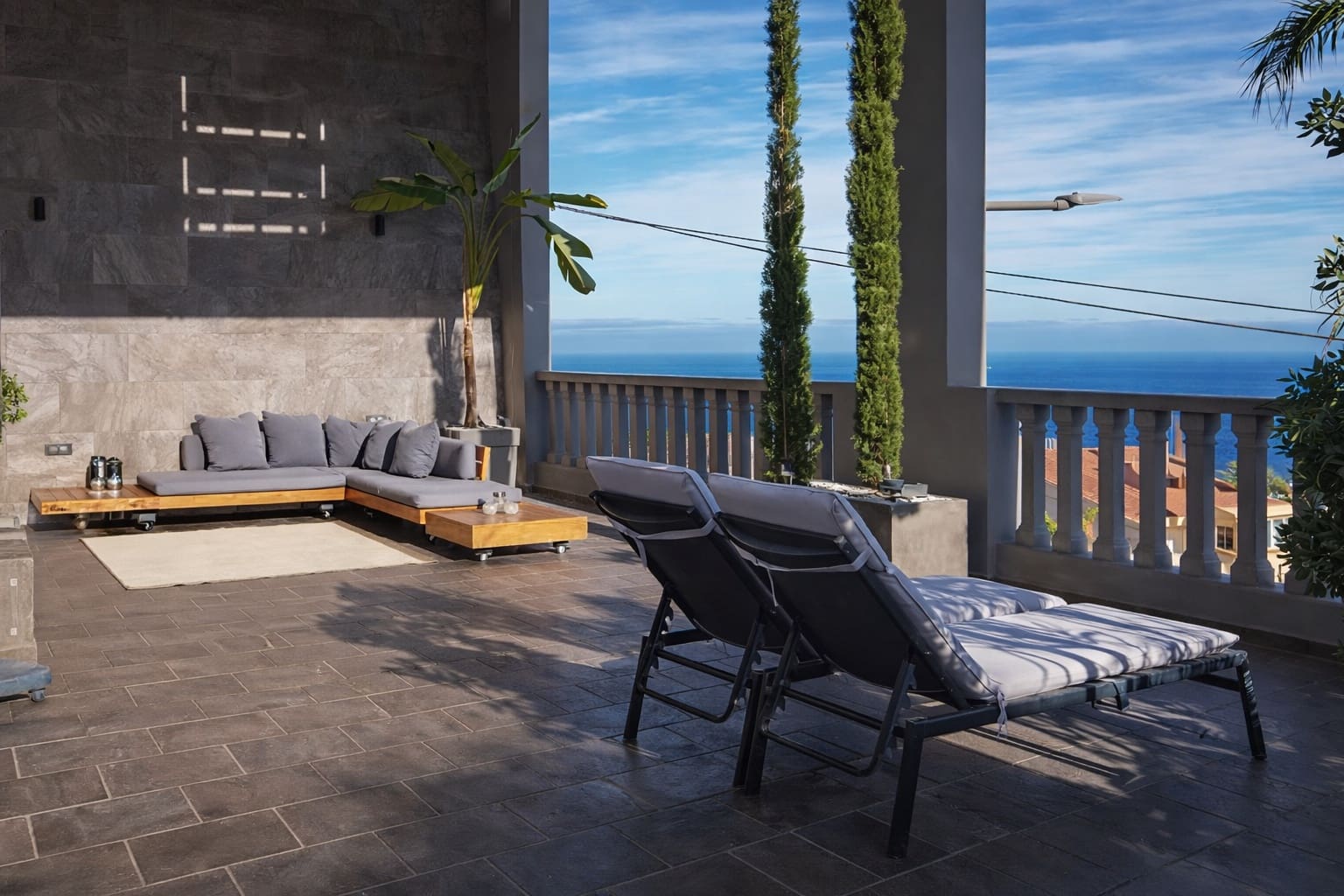 4 bedroom Townhouse for sale in Santa Cruz de Tenerife with pool garage - € 2,968,000 (Ref: 9827625)