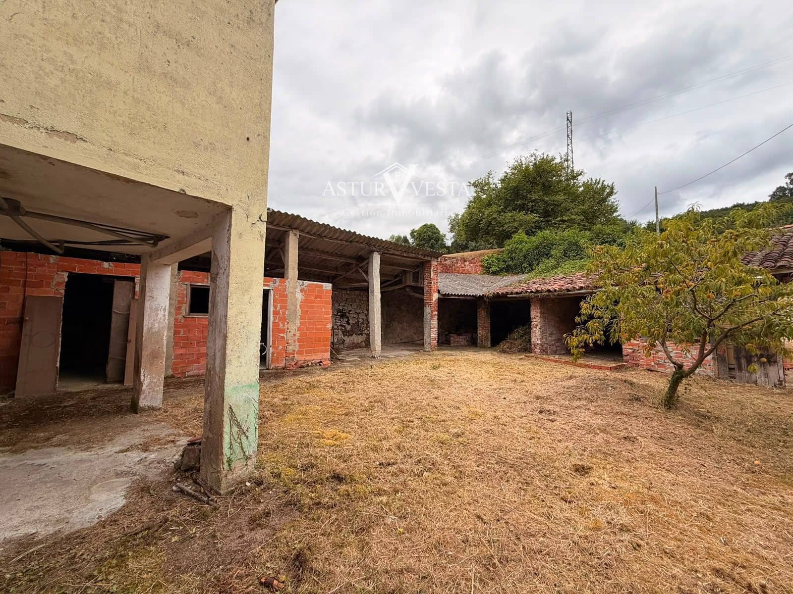 3 camera da letto Villa in vendita in Las Regueras con garage - 105.000 € (Rif: 10002560)
