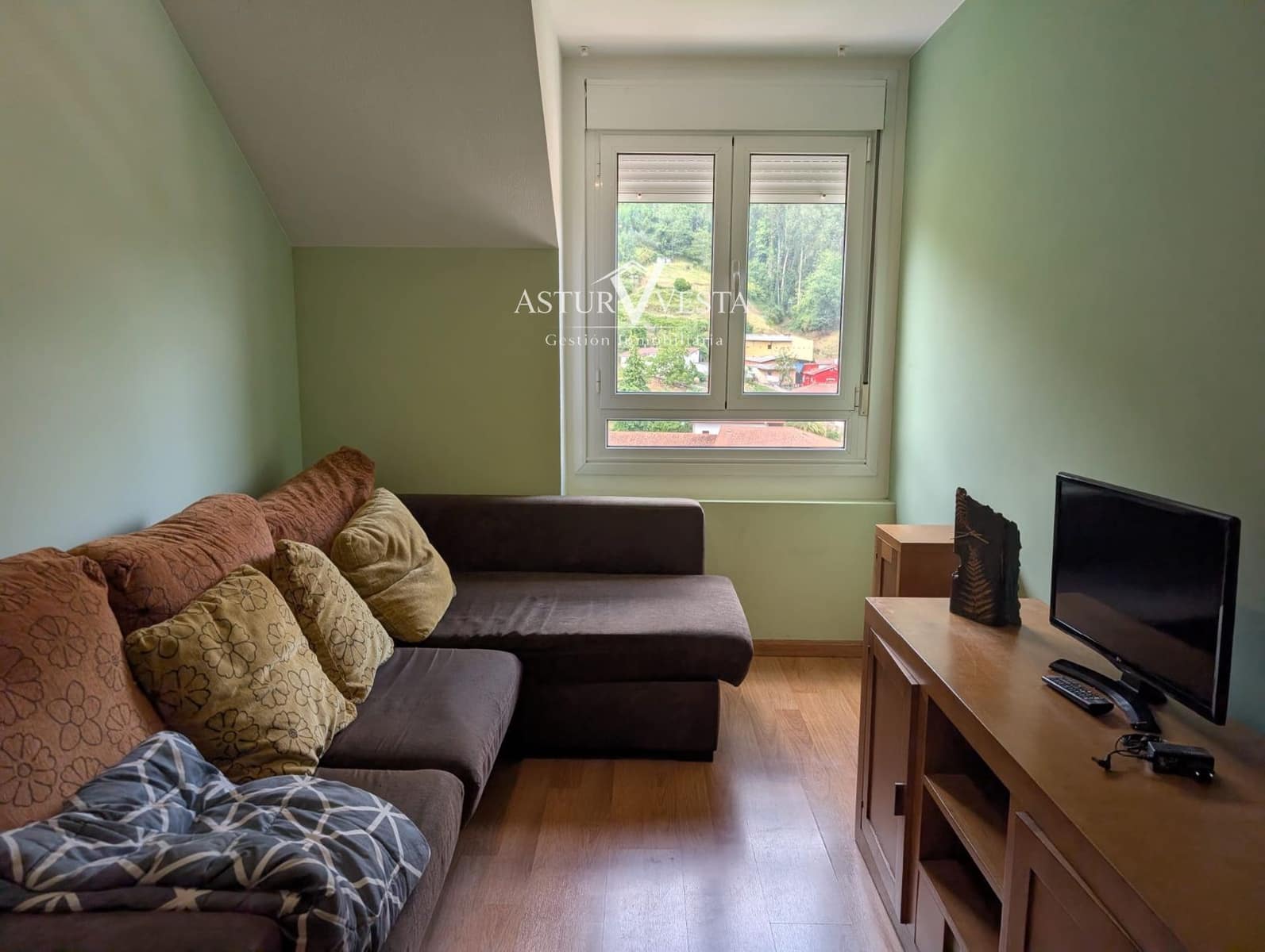 2 bedroom Penthouse for rent in Salas with garage - € 490 (Ref: 10012724)