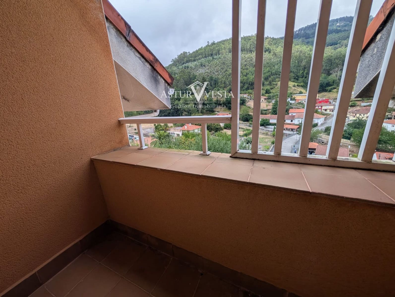 2 bedroom Penthouse for rent in Salas with garage - € 490 (Ref: 10012724)