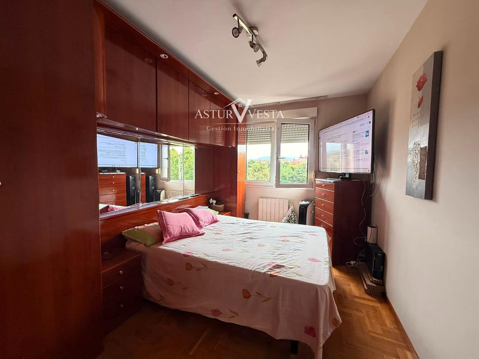 2 bedroom Flat for rent in Gijon - € 995 (Ref: 10037653)
