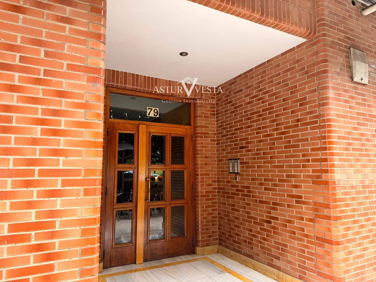 2 bedroom Flat for rent in Gijon - € 995 (Ref: 10037653)