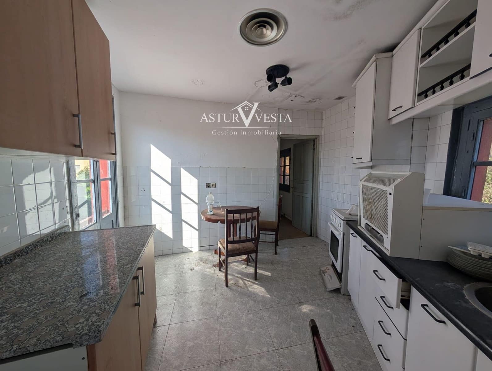 2 sovrum Villa till salu i Salas med garage - 79 000 € (Ref: 10071848)