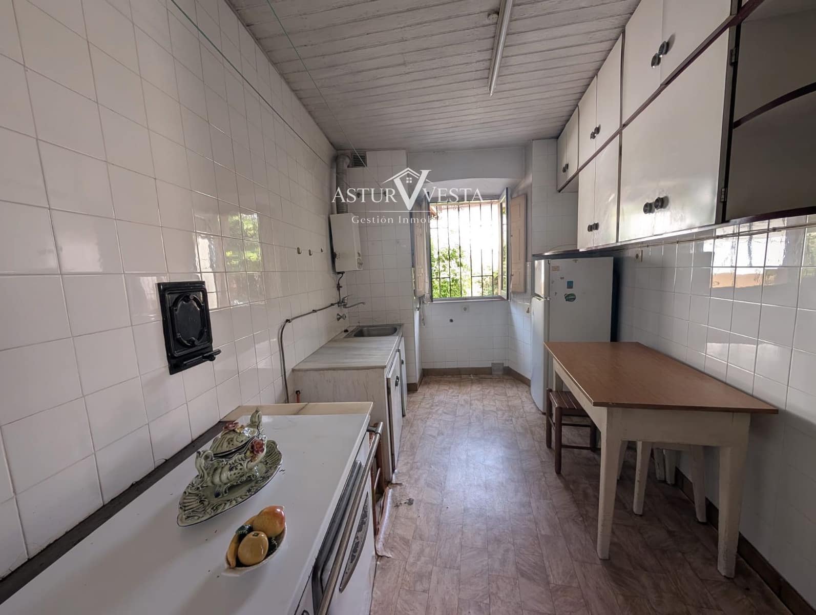 5 bedroom Villa for sale in Salas with garage - € 139,500 (Ref: 10089964)