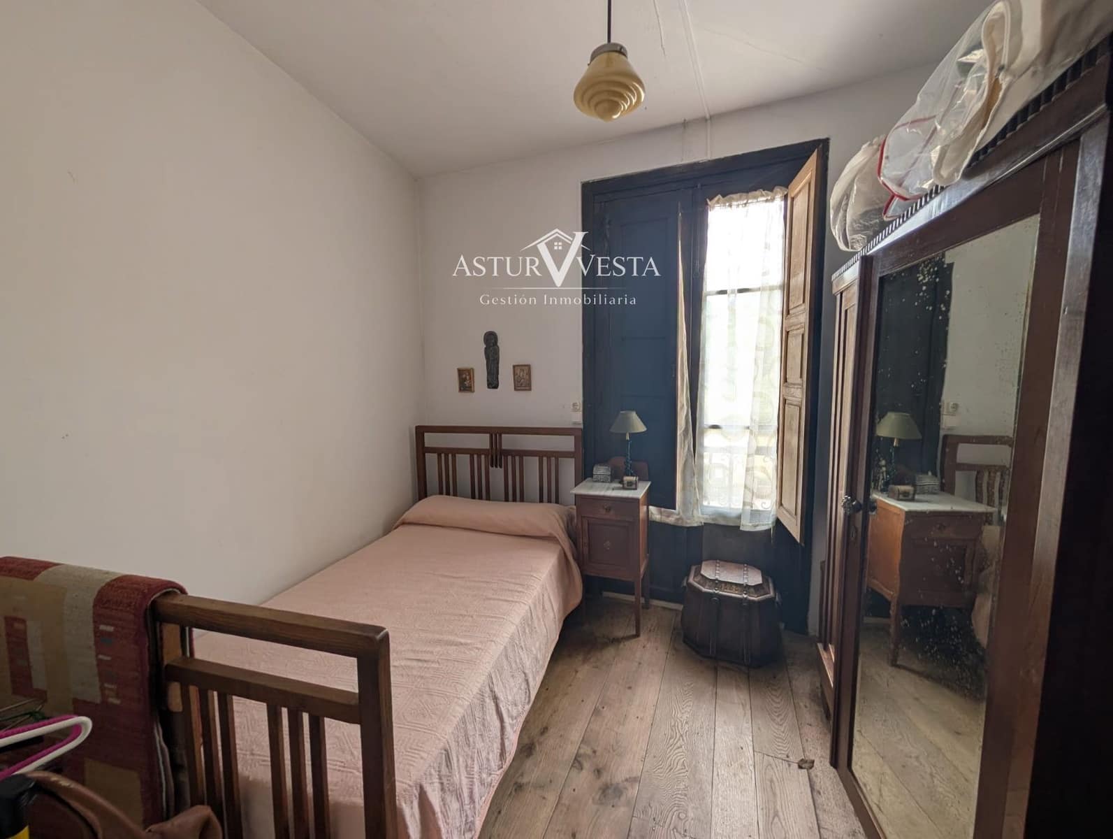 5 bedroom Villa for sale in Salas with garage - € 139,500 (Ref: 10089964)