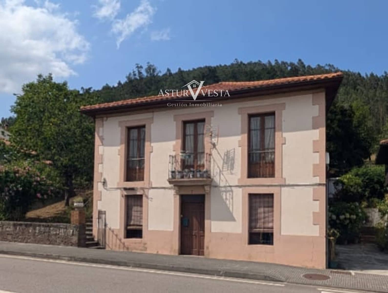 5 bedroom Villa for sale in Salas with garage - € 139,500 (Ref: 10089964)